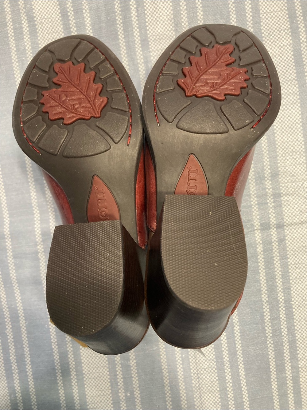 NWT Born burgundy leather heeled clogs. - Picture 5 of 5